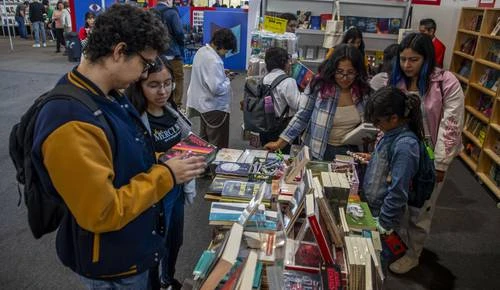 Abre séptima feria de universitarios en CU   