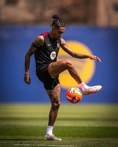 Raphinha se lanza contra el torneo; “deja a los jugadores  sin vacaciones”, lamenta   