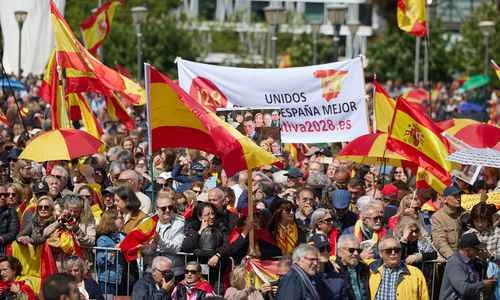 Decenas de miles exigen en Madrid la dimisión de Pedro Sánchez   
