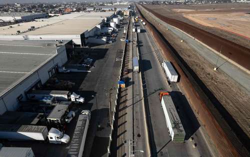 Refuerzan muro con alambre de púas entre Arizona y Sonora   