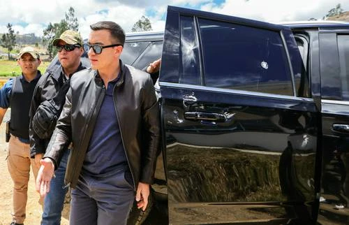 Repelen pobladores la caravana presidencial de Noboa en Ecuador   