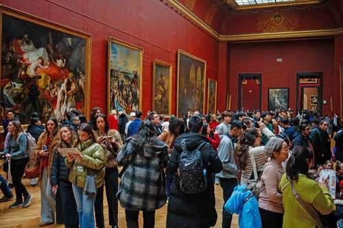 Se multiplican los desperfectos y la degradación en el Museo del Louvre    