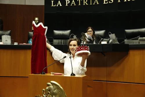 Julio Hernández López: Astillero   