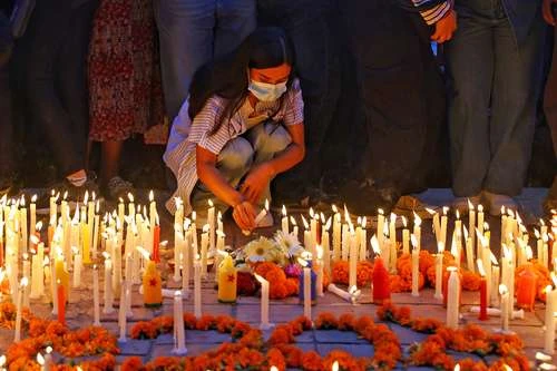 Honran a fallecidos en Nepal   