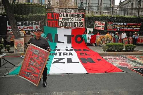 Mitin en Segob por zapatistas que fueron detenidos   