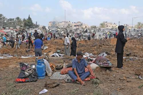 Éxodo de palestinos por los bombardeos de Israel en Gaza   