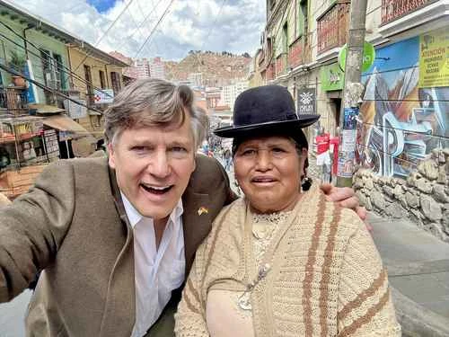 Arriba subsecretario de EU a toma de protesta en Bolivia   