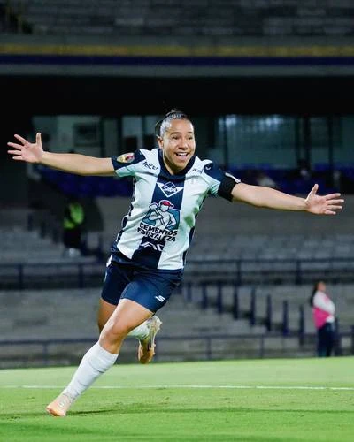 Charlyn da ventaja a Tuzas en el arranque de la liguilla   