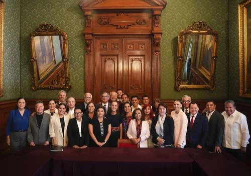Preocupa a los gobernadores de Morena abasto de medicinas    