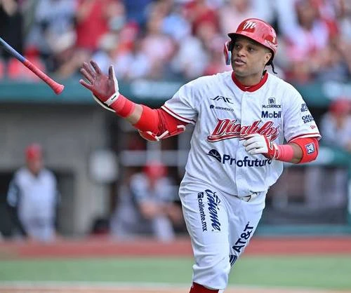 Diablos barren a los Piratas   