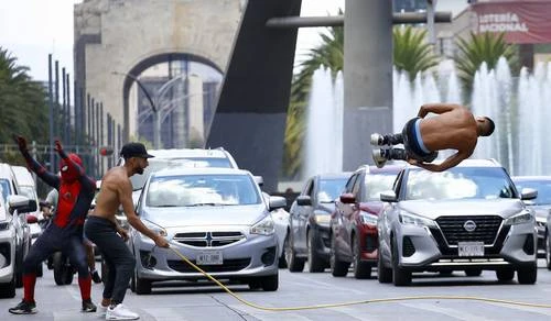 Hombre araña contra maromeros   