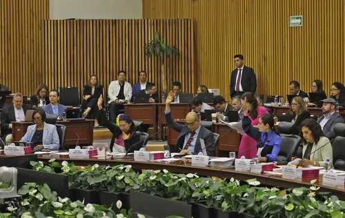 Julio Hernández López: Astillero   