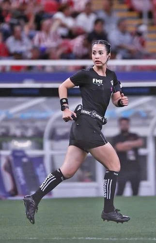 Árbitra Katia Itzel García denuncia amenazas de muerte y ciberacoso   