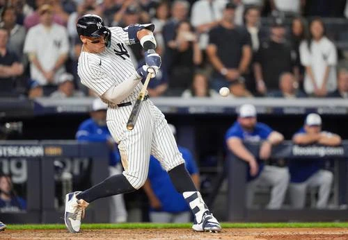 Impulsados por Aaron Judge, Yanquis vencen 9-6 a los Azulejos de Toronto   