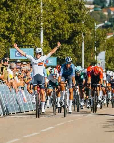 César Macías terminó en tercer lugar en la primera etapa del Tour de l’Avenir   