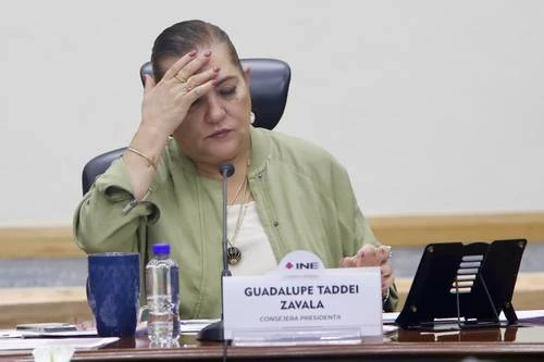 Julio Hernández López: Astillero   