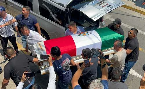 ¡No fue un accidente!, claman en las inhumaciones   
