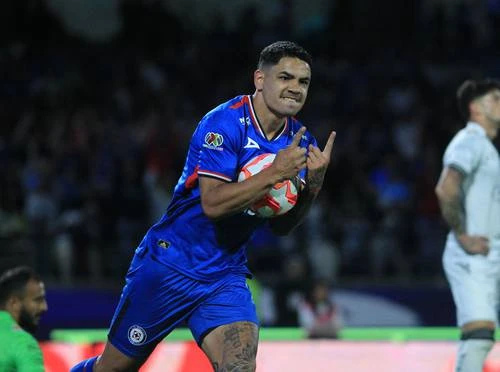 Toro Fernández evita derrota de Cruz Azul; iguala 2-2 con el Querétaro   