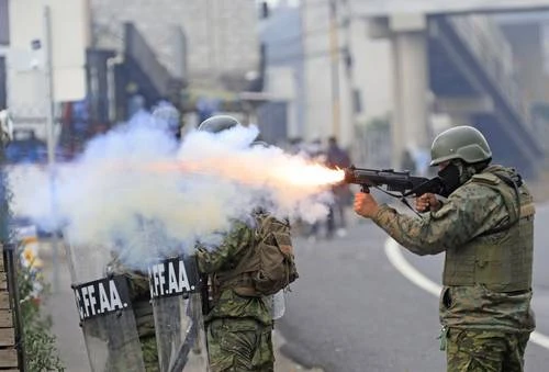El gobierno ecuatoriano despliega las fuerzas armadas contra paristas   
