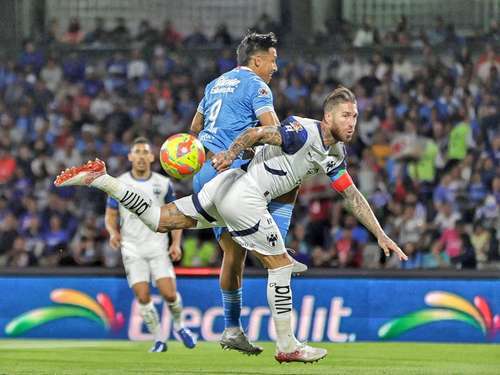 Ramos acapara reflectores en empate de Cruz Azul y Rayados   