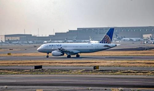 México repone slots a aerolíneas de EU en el AICM, dice United   