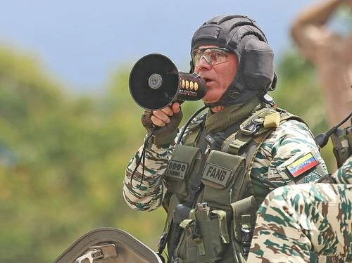 Armada de Venezuela alista defensa en costa del Caribe ante acoso de EU   