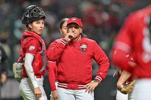 Comienza serie final de softbol femenil entre Diablos y Sultanes   