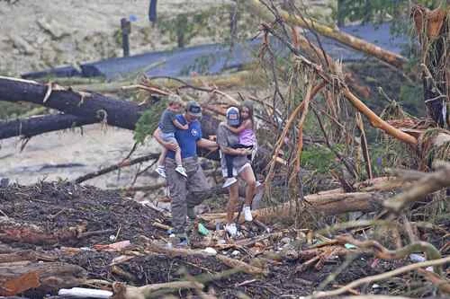 Reportan al menos 51 muertos por inundaciones  en Texas   