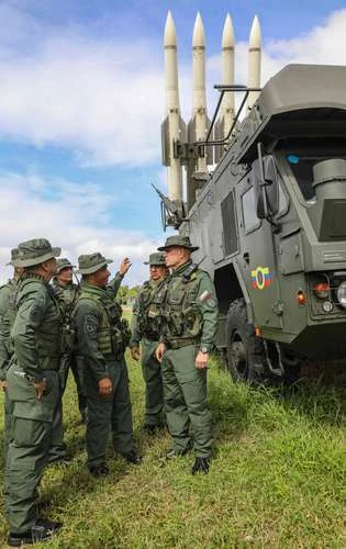 Activa Venezuela despliegue militar masivo ante posible agresión de EU   