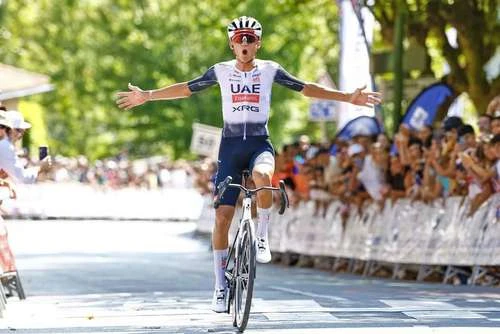 Isaac del Toro se reivindica en el Circuito de Getxo   