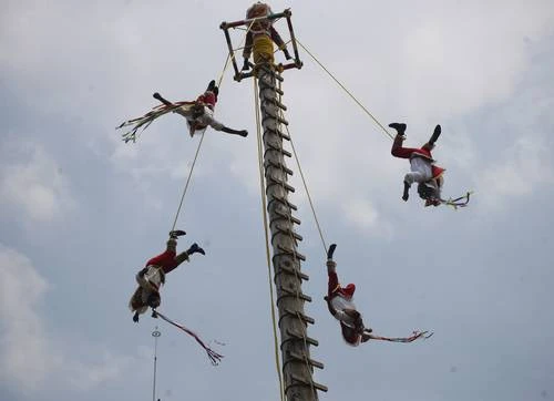 Suspenden en Papantla el ritual de los Voladores   