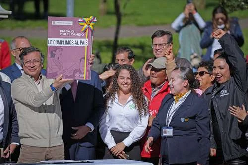 Colombia cesa extradición a EU de guerrilleros en diálogo de paz   