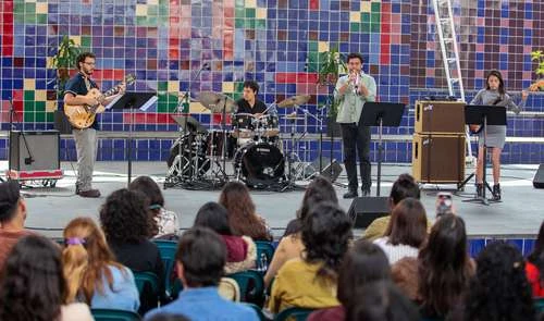 Celebran el canje de ideas entre jóvenes creadores    