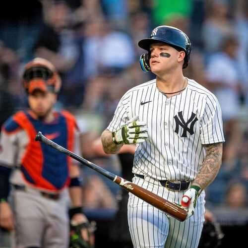 Álex Verdugo firma con bravos   