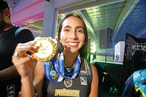 Queremos que el éxito del tochito bandera  no sea efímero: Flores    