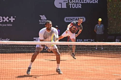 Habrá choque de tricolores  por el pase a la final de dobles   