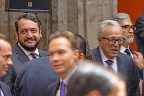 Logra la Presidenta sana relación con su antecesor y con los otros poderes    