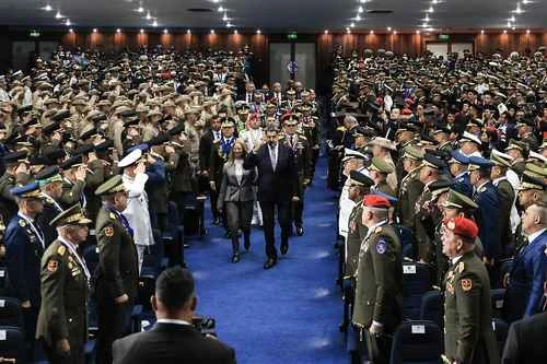 Analiza EU desplegar “plan antinarcóticos” dentro de Venezuela    