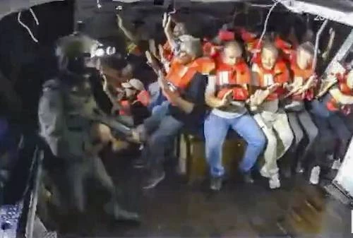 Intercepta Israel con violencia a 20 barcos de la Global Sumud Flotilla    