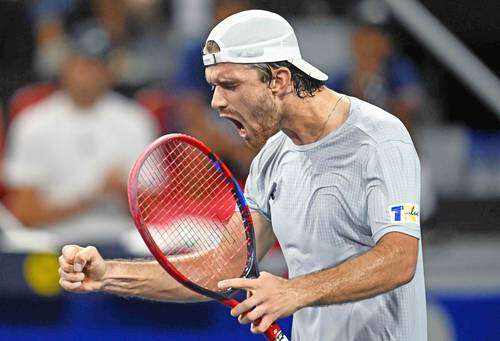 Machac termina con el sueño de Tien en el Abierto de Tenis   