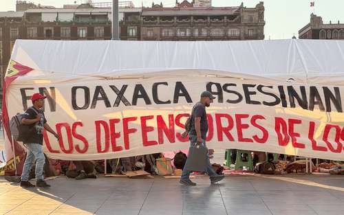 Logran primeros acuerdos miembros de plantón del Zócalo con autoridades   