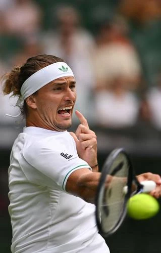 “Me siento solo en la vida”, confiesa Zverev tras perder en Wimbledon   