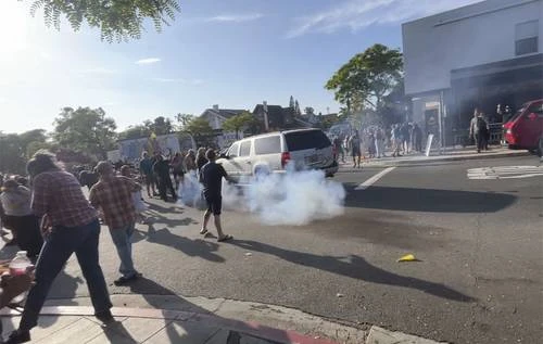 Reprueban congresistas al ICE por redada en California   