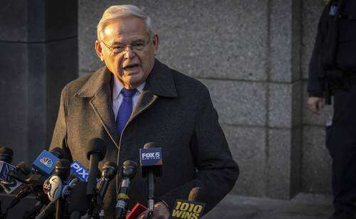 Sentencian a 11 años de prisión al ex senador Bob Menendez por corrupción   