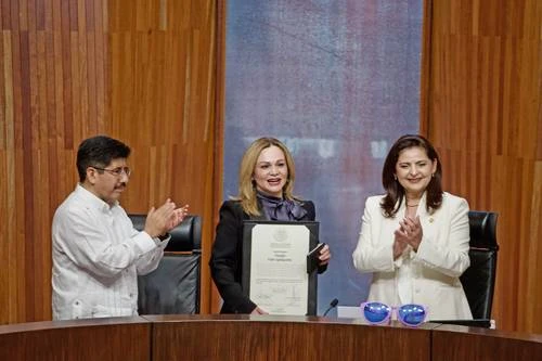 Julio Hernández López: Astillero   
