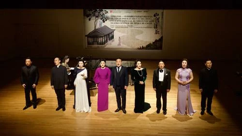En el Cenart, el público viajó por las geografías naturales de la poesía milenaria china   