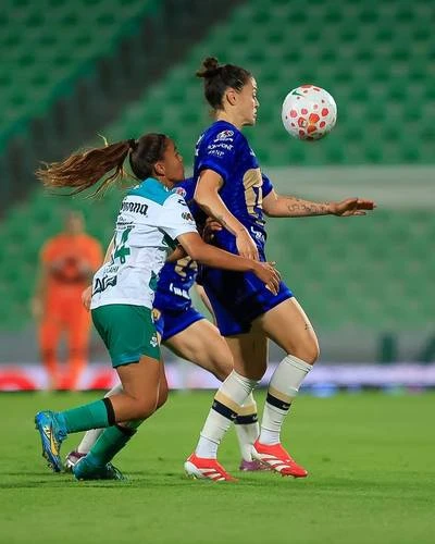 Pumas femenil golea 5-3  a Santos   