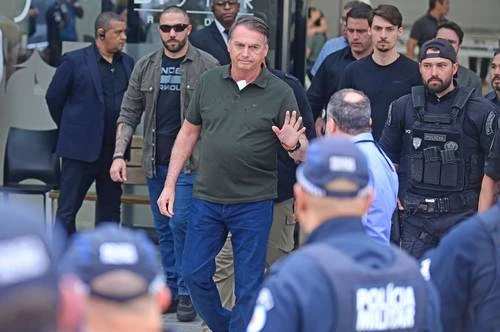 Pena por golpismo a Bolsonaro no fue cacería de brujas: aclara Lula a Trump   