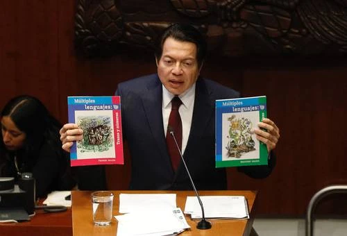 Julio Hernández López: Astillero 