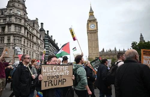 Miles de británicos protestan por la visita de Trump a Reino Unido   